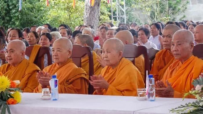 Chư tôn đức Ni tham dự