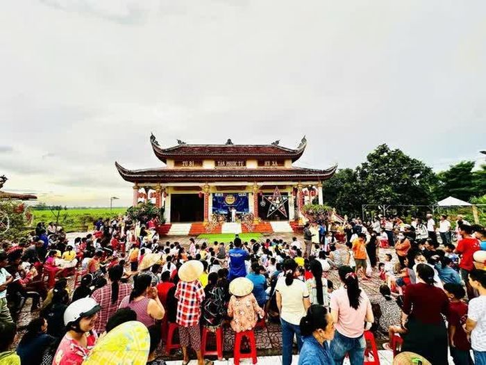 Chương trình “Lồng đèn thắp sáng ước mơ” tại chùa Tân Phước
