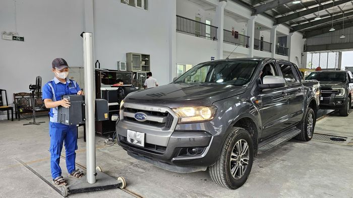 Siết kiểm định khí thải ô tô, giúp kiểm soát ô nhiễm môi trường.