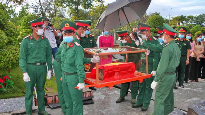 Lực lượng thực hiện nhiệm vụ rất cẩn trọng, tuyệt đối an toàn.