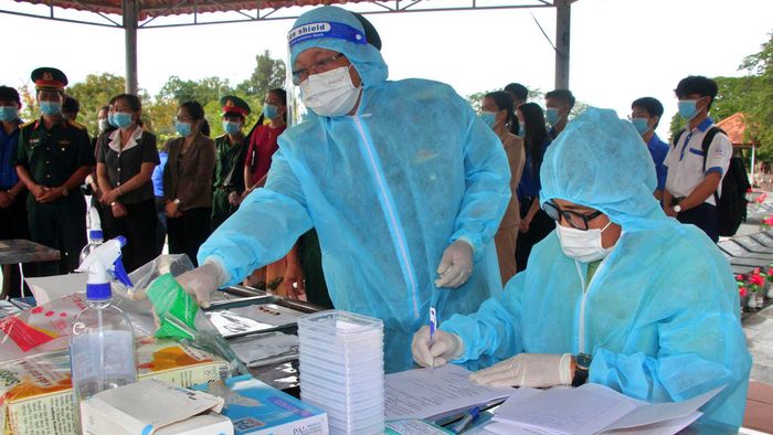 Thượng tá Lê Thanh Sang, Phó Chủ nhiệm Chính trị, Bộ Chỉ huy Quân sự tỉnh Cà Mau cho biết, các mẫu sinh phẩm được lấy lần này sẽ đưa về Trung đoàn 894 (thuộc Bộ Chỉ huy Quân sự tỉnh Cà Mau) lưu giữ chờ bàn giao cho Viện Khoa học kỹ thuật hình sự Bộ Công an để giám định ADN.