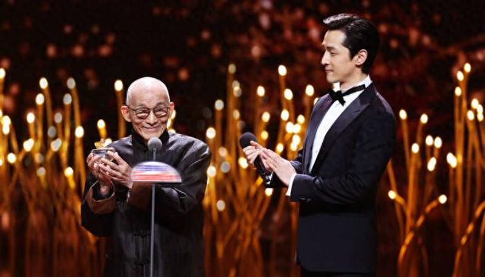 Du Bản Xương được trao Giải Thành tựu trọn đời của Liên đoàn Văn học Nghệ thuật Trung Quốc.