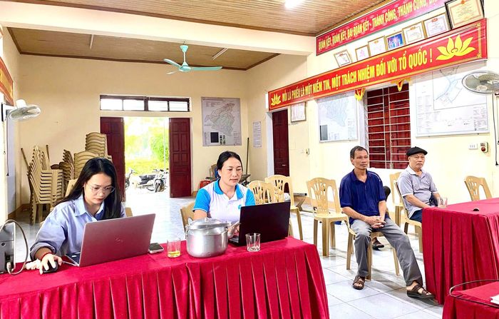 Các Tổ công tác triển khai Chiến dịch làm giàu, làm sạch cơ sở dữ liệu quốc gia về đất đai tại các thôn trên địa bàn tỉnh.