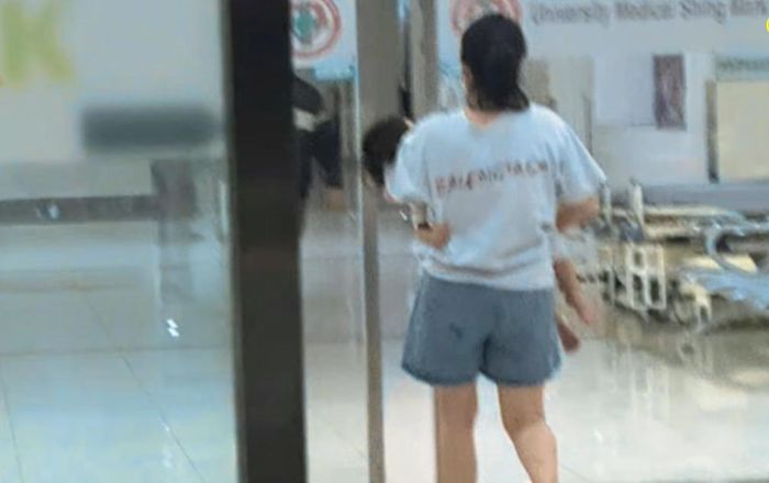 Nhờ CSGT dẫn đường mà bé gái được đưa đến bệnh viện kịp thời.
