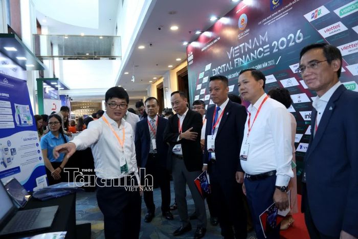 Các đại biểu thăm quan Khu triển lãm VDF-2026. Ảnh: Đức Minh