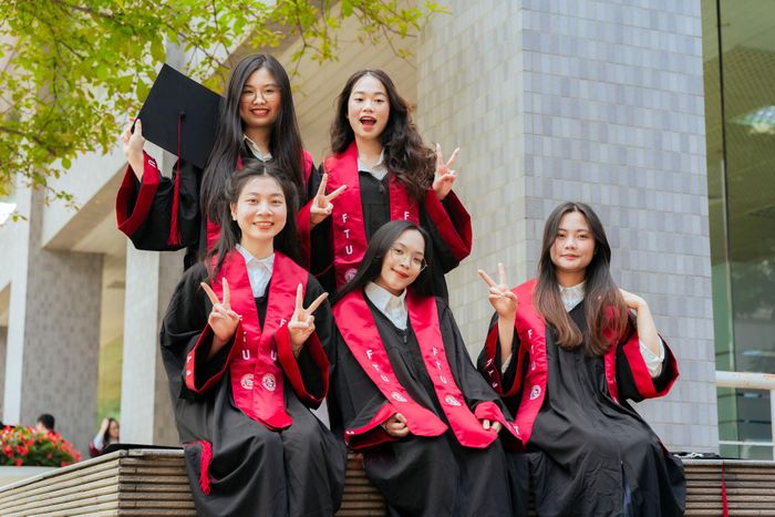 Sinh viên Trường Đại học Ngoại thương trong lễ tốt nghiệp