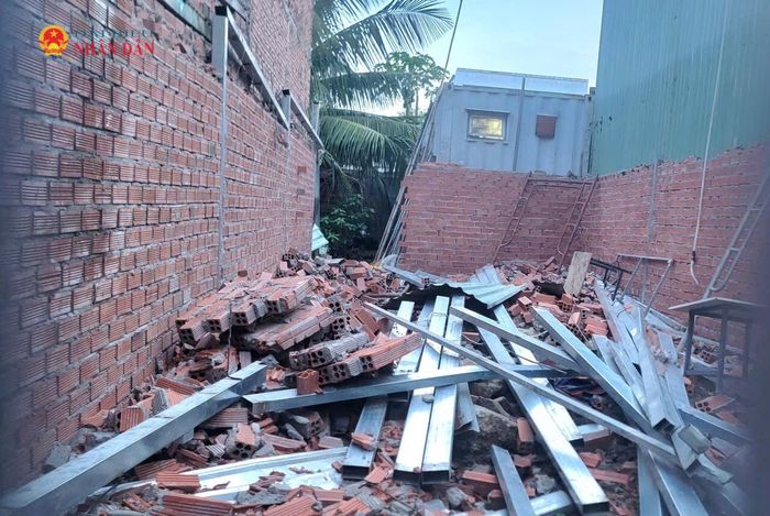 Một công trình vi phạm trật tự xây dựng nằm trong một tuyến hẻm đường Đình Phong Phú, Khu phố 45, phường Tăng Nhơn Phú vừa bị tháo dỡ. Ảnh: Quang Phương