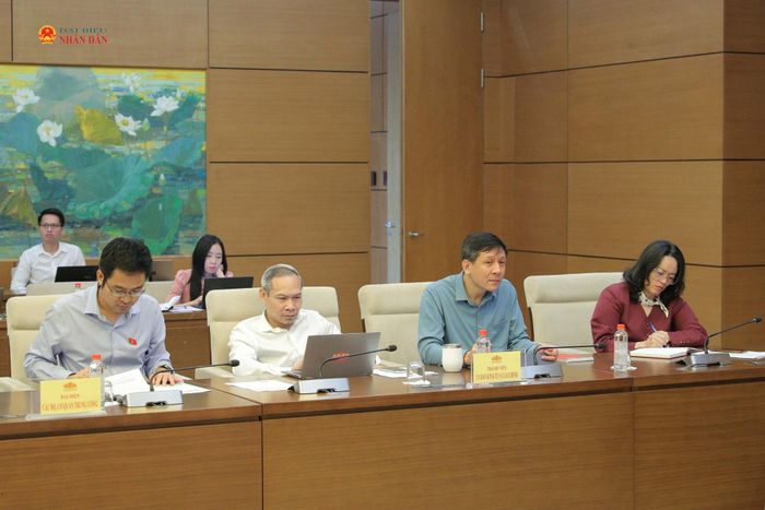 Các đại biểu dự phiên họp