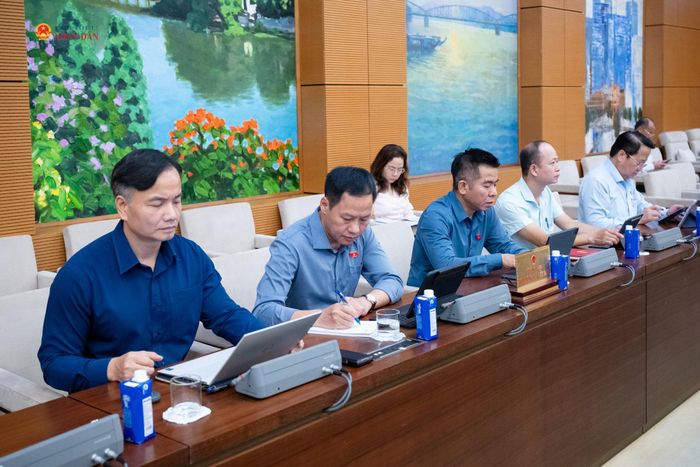 Các đại biểu tham dự phiên họp