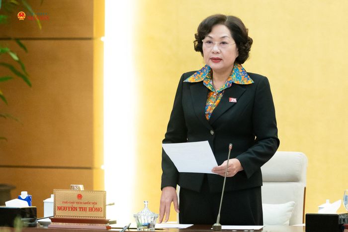 Phó Chủ tịch Quốc hội Nguyễn Thị Hồng điều hành phiên họp