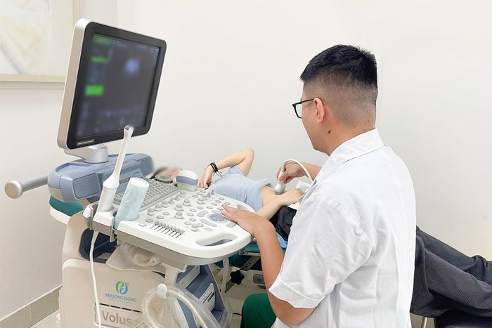 Chị V.V.H được bác sĩ theo dõi sát sao theo kế hoạch, nhằm đảm bảo sự an toàn và phát triển của thai nhi (Ảnh: BVCC)