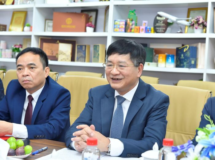 Phó Bí thư Thường trực Tỉnh ủy, Chủ tịch HĐND tỉnh Điện Biên Lê Thành Đô phát biểu tại buổi làm việc với Hội đồng Doanh nghiệp Việt Nam – Trung Quốc