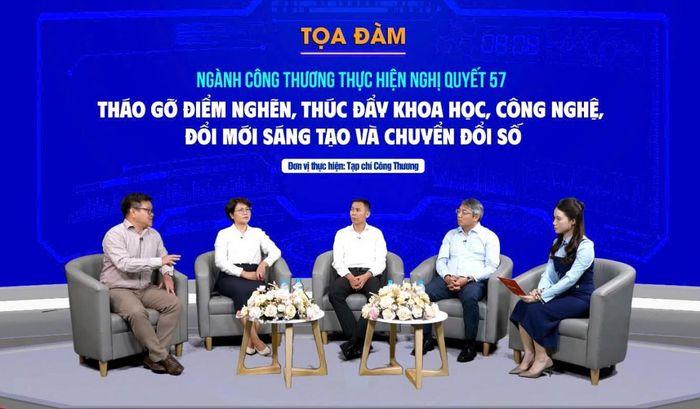 Các diễn giả tham gia tọa đàm