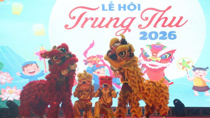 Múa lân - tiết mục luôn được mong chờ mỗi mùa Trung thu.