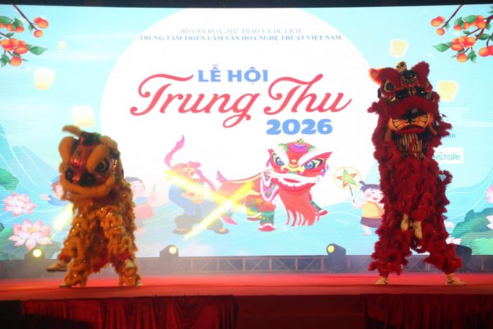Múa Lân trong đêm khai mạc Lễ hội Trung thu 2026.