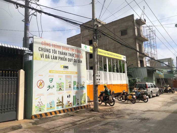 Dự án chung cư đào khoét xây tầng hầm sát nhà dân.