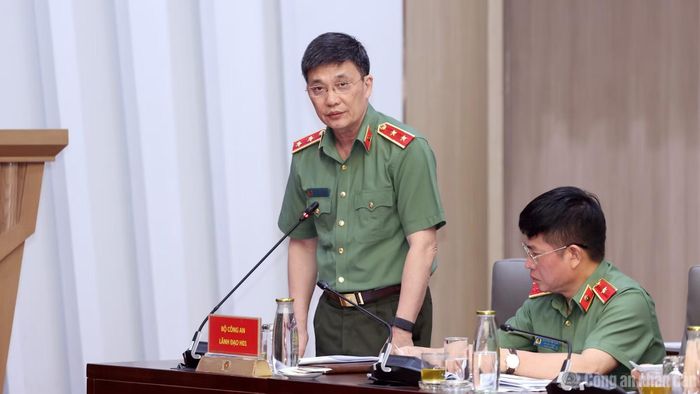 Trung tướng Phạm Trường Giang, Cục trưởng Cục Kế hoạch và tài chính điều hành phần thảo luận.