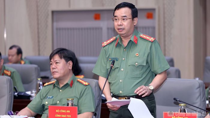 Các đại biểu phân tích những hạn chế, khó khăn, vướng mắc trong quá trình thực hiện.