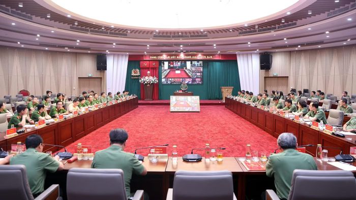 Hội nghị diễn ra theo hình thức trực tiếp kết hợp trực tuyến.