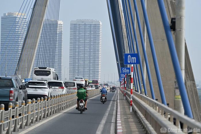 Hệ thống biển báo mới được lắp đặt và sẽ hoàn thành trong thời gian tới.