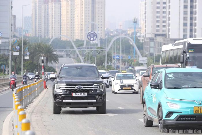 Cầu Nhật Tân là một trong những trục giao thông quan trọng kết nối khu vực nội đô với sân bay Nội Bài và các tỉnh phía Bắc.