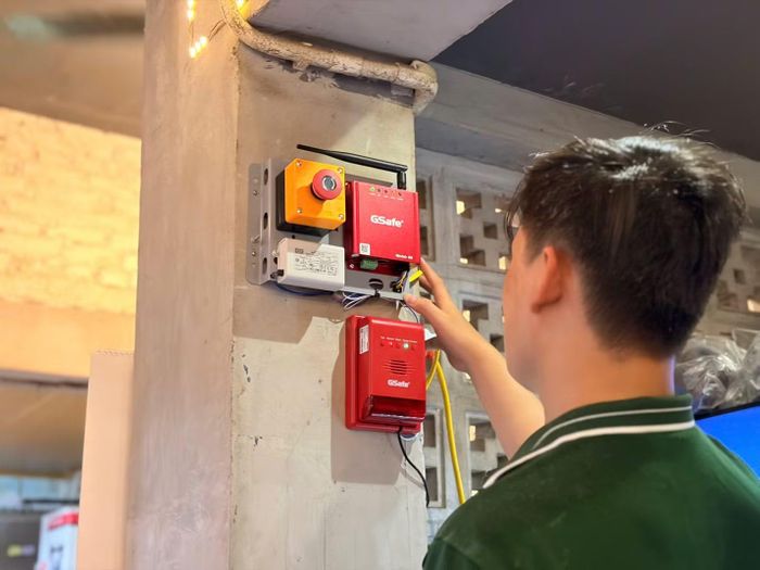 Chuông đèn cảnh báo tích hợp nhận tín hiệu kết nối với Thiết bị truyền tin báo cháy GSafe. (Ảnh GTEL)