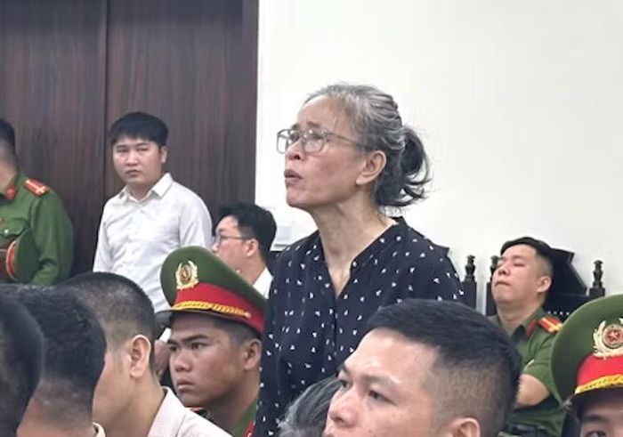 Bị cáo Bùi Đinh Thị Dinh tại phiên tòa.