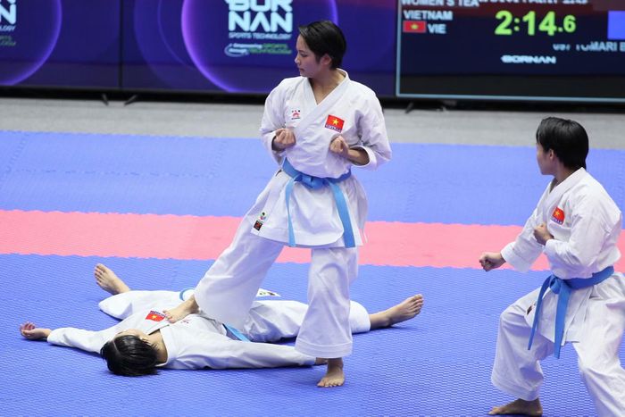 Ba nữ võ sĩ Việt Nam với màn trình diễn đem về tấm Huy chương Vàng đầu tiên cho Thể thao Việt Nam tại ASIAD 20. Ảnh: Tam Ninh