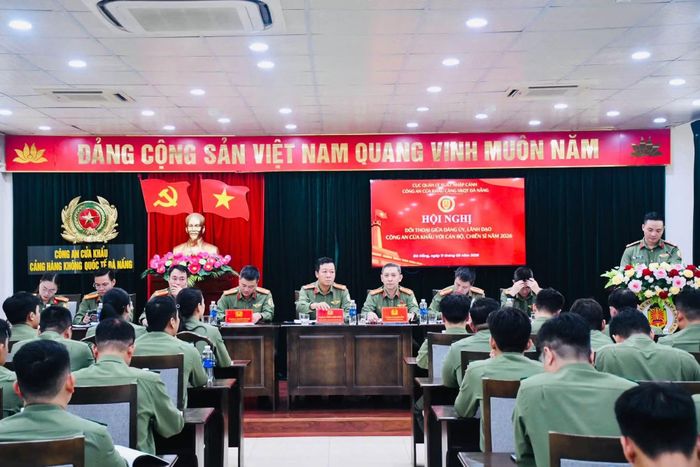 “Ba Nhất” được cụ thể hóa từ từng ca trực, từng nhiệm vụ, làm đẹp thêm hình ảnh người chiến sĩ Công an cửa khẩu tận tụy, trách nhiệm, gần dân.