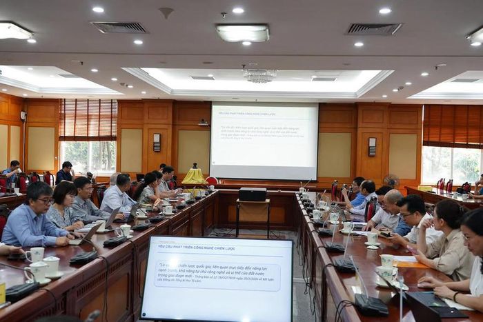 Các đại biểu thảo luận về những khó khăn, vướng mắc và giải pháp triển khai các nhiệm vụ phát triển công nghệ chiến lược. (Ảnh: MST)