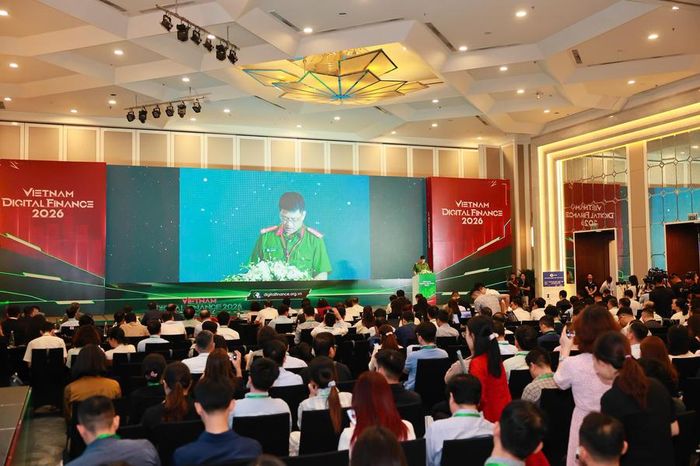 Toàn cảnh phiên toàn thể.
