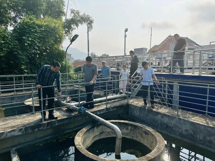 Đoàn công tác kiểm tra, giám sát tại Tổ quản lý nước Hòa An, Công ty TNHH Một thành viên cấp Nước Cao Bằng.