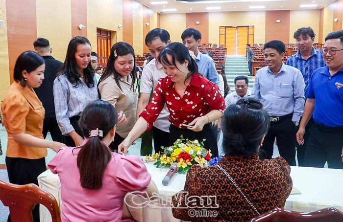 Các phường, xã kiến nghị tỉnh có cơ chế phù hợp để động viên, hỗ trợ lực lượng nòng cốt, cộng tác viên dư luận xã hội hoạt động thường xuyên, hiệu quả. (Trong ảnh: Lễ bốc thăm thứ tự thi tại Hội thi Báo cáo viên, tuyên truyền viên giỏi tỉnh năm 2026, diễn ra tại phường An Xuyên từ ngày 23-26/6).