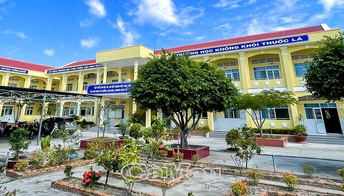Diện mạo trường học ngày càng khang trang, tạo nền tảng để nâng cao chất lượng giáo dục, chăm lo tốt hơn cho học sinh. (Ảnh chụp tại Trường Tiểu học Phước Long, Phân hiệu Tiểu học A Vĩnh Phú Tây, xã Vĩnh Phước)