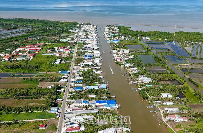 Dự án đầu tư nâng cấp, mở rộng tuyến đường U Minh - Khánh Hội kết nối xứ rừng U Minh ra tận cửa biển Khánh Hội, góp phần hiện thực hoá chiến lược phát triển kinh tế biển gắn với đảm bảo quốc phòng - an ninh.