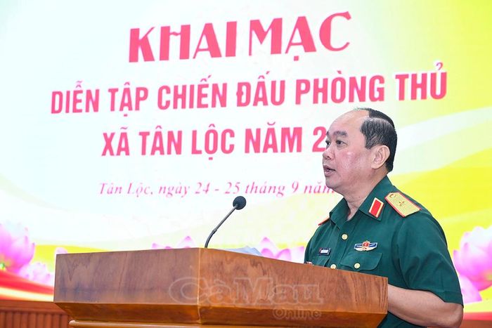 Thiếu tướng Nguyễn Văn Ngành, Uỷ viên Ban Thường vụ Tỉnh uỷ, Phó Bí thư Đảng uỷ Quân sự tỉnh, Chỉ huy trưởng Bộ CHQS tỉnh, Phó Trưởng ban Thường trực Ban Chỉ đạo diễn tập khu vực phòng thủ tỉnh Cà Mau, phát biểu khai mạc, chỉ đạo diễn tập.