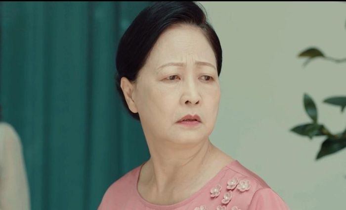 NSND Như Quỳnh vẫn chăm chỉ hoạt động nghệ thuật ở tuổi xế chiều. Ảnh: Cắt từ video↵