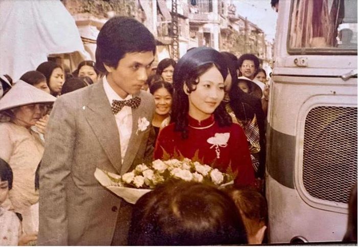 Đám cưới đầu tiên có ảnh màu tại Hà Nội. Ảnh: Bảo tàng Hà Nội