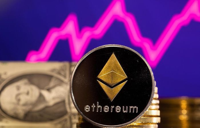 Ethereum cùng nhiều đồng tiền số vốn hóa lớn chịu áp lực điều chỉnh trong phiên. Ảnh: Reuters/Dado Ruvic.