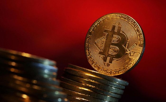 Bitcoin tiếp tục biến động mạnh khi giá dao động quanh vùng 84.000 USD. Ảnh: Reuters/Dado Ruvic.