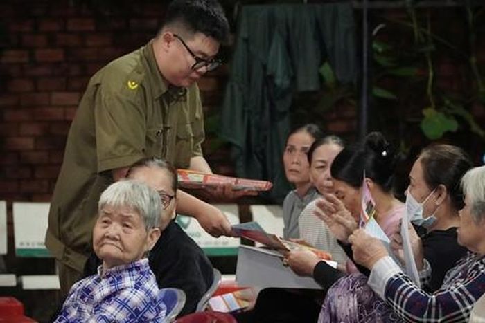 Phát tờ rơi tuyên truyền nhà trọ không ma túy