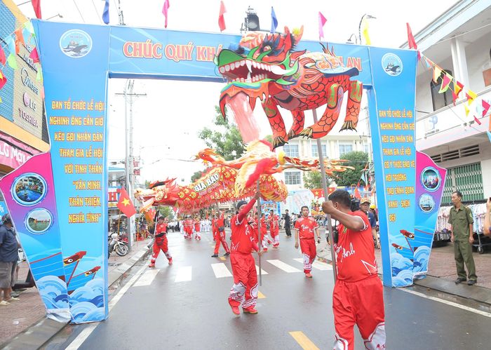 Tiết mục múa lân sư rồng đặc sắc tại lễ hội