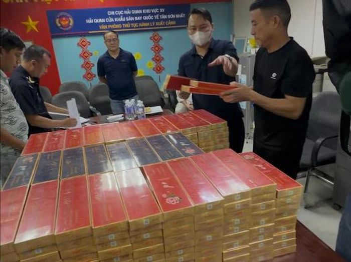 Các đối tượng cùng tang vật