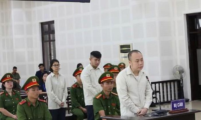 Các bị cáo tại phiên tòa.