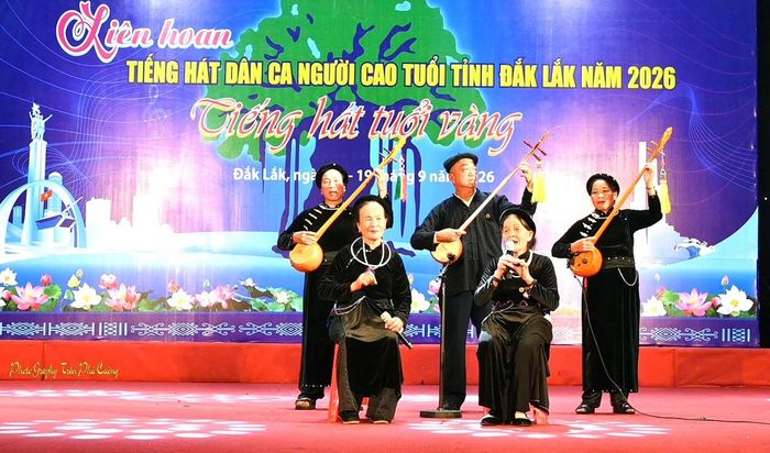 Tiết mục tham gia liên hoan tiếng hát dân ca người cao tuổi tỉnh Đăk Lăk năm 2026. Ảnh phú cường