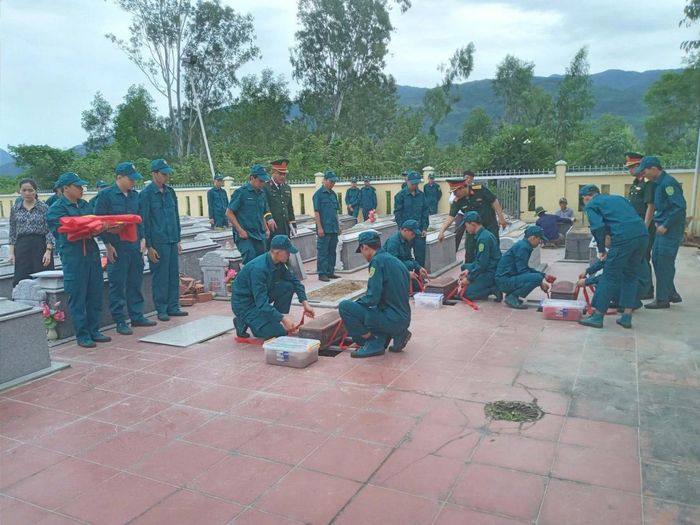 Những dấu tích chiến tranh được tìm thấy, nối dài hành trình đưa các anh trở về với đồng đội.