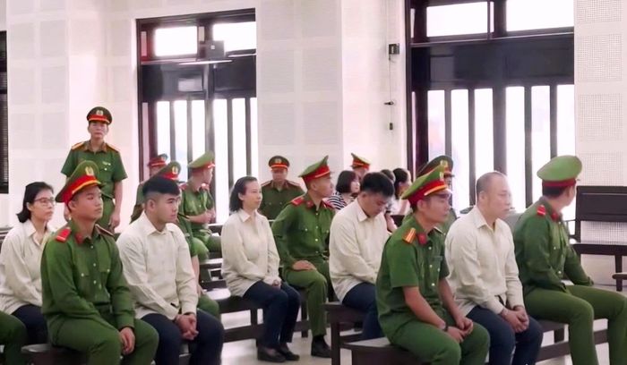 5 bị cáo tại phiên tòa xét xử sơ thẩm. (Ả: L.T)