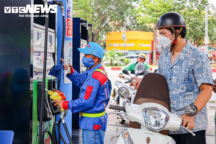 Giá xăng chiều nay 24/9 đồng loạt tăng. (Ảnh: Minh Đức).
