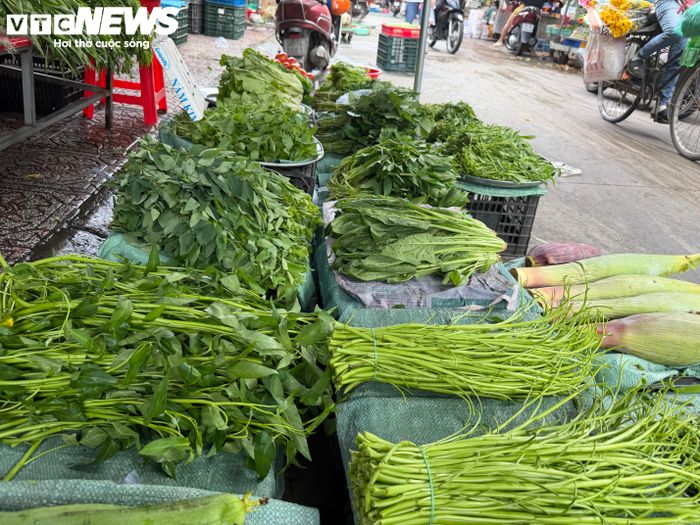 Giá nhiều loại rau xanh tăng gấp đôi.