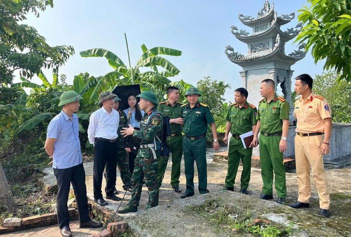 Chính quyền xã Vĩnh Bảo phối hợp với cơ quan chuyên môn cấp trên triển khai khảo sát thực địa, sử dụng thiết bị radar xuyên đất (GPR) để dò tìm, xác định vị trí mộ tập thể của 8 liệt sĩ thời kỳ chống Pháp tại khu vực Mả Chìa.